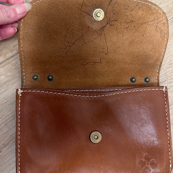 Patricia Nash Torri Clutch Heritage with Embossed Logo - Picture 10 of 13